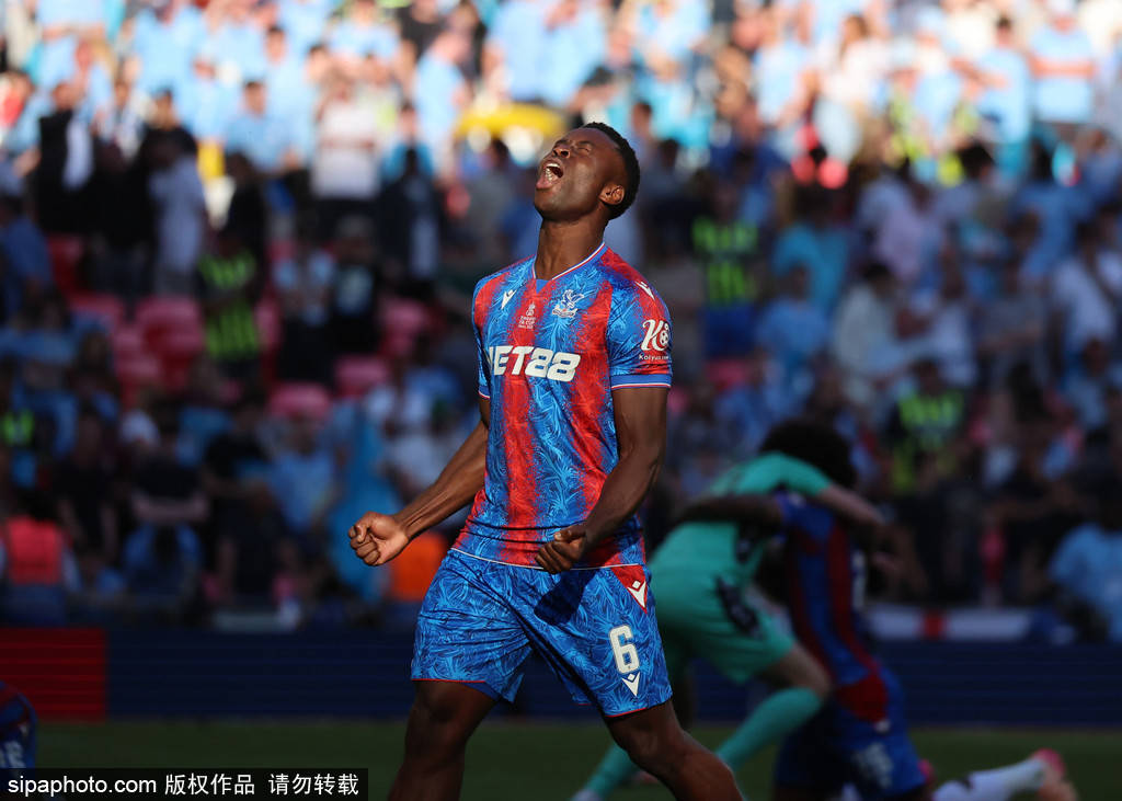 壕！利物浦不排除今夏补强2中卫 同时签莱奥尼和格伊